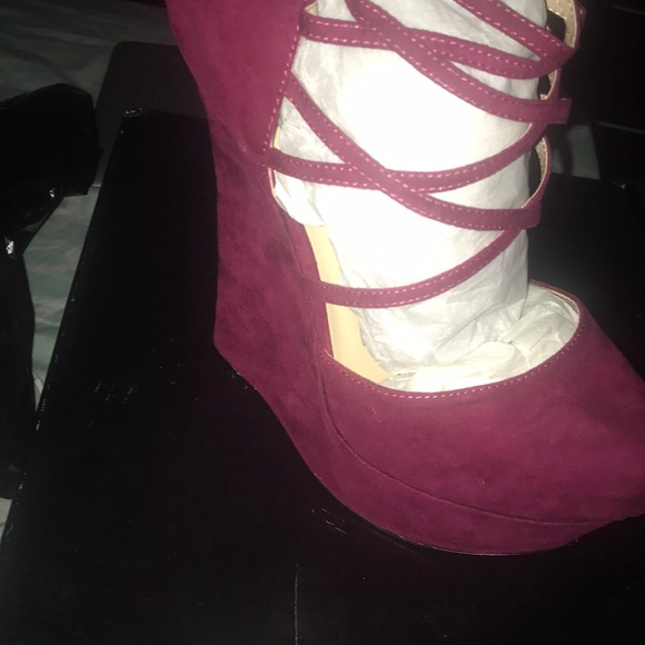 Shoes - Picture 3 of 4